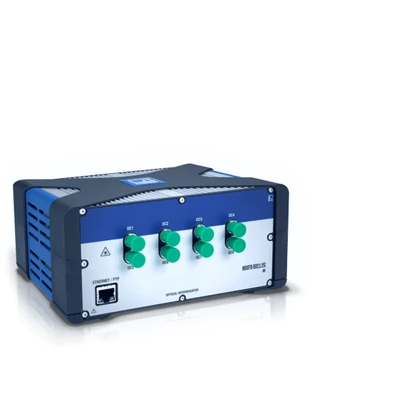 הדמיית מוצר רשמית של HBK; מוצגת גרסת DI עם מחברי FC/APC כדוגמה למשפחת MXFS. סוג הרכישה והמחבר נקבעים לפי המק״ט