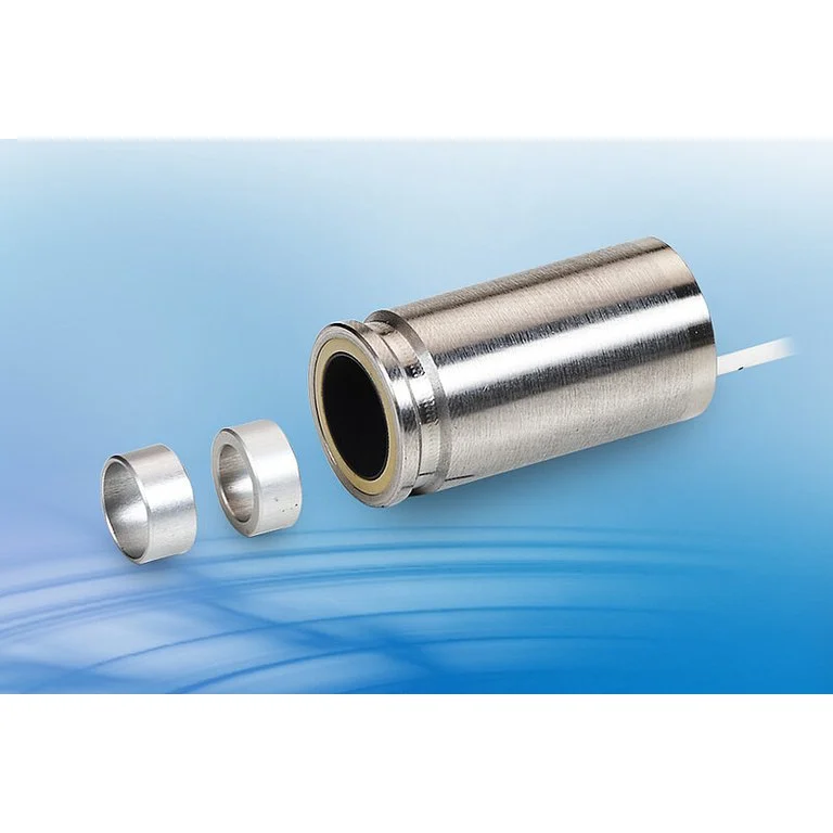 תצלום מוצר רשמי של חיישן Micro-Epsilon induSENSOR LVP-25-Z20 ושל טבעות המטרה